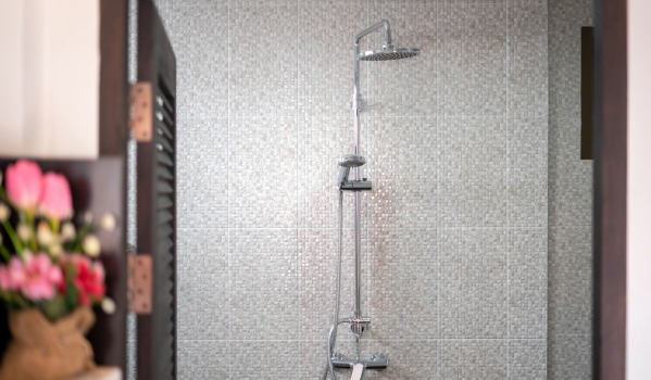 Jak odkamienić deszczownicę prysznicową?